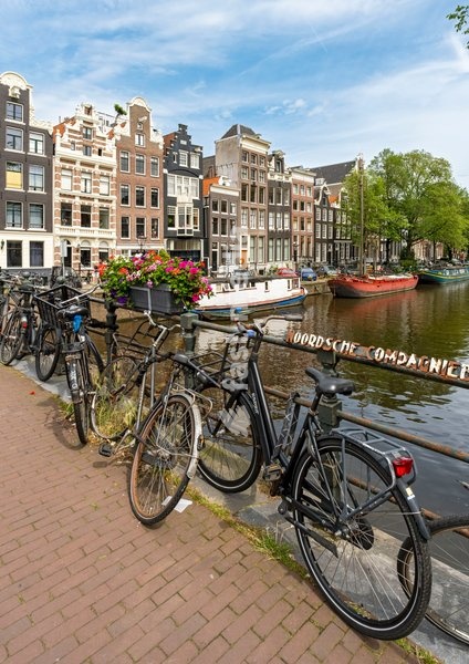 Bicycles on Herenstraat & Prinsenstraat Canal Bridge, Keizersgracht, Negen Straatjes, Amsterdam, Netherlands