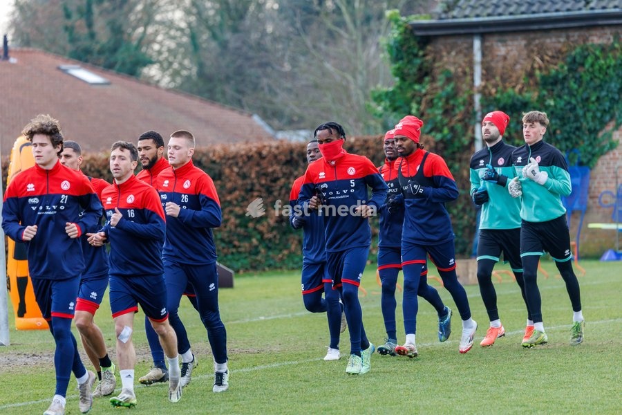 Kortrijk's players pictured in action during a training session of Belgian first division soccer team KV Kortrijk to present its new coach, Friday 21 February 2025 in Kortrijk. Storck is new head coach of KV Kortrijk. Czuczi joins the technical staff as assistant coach