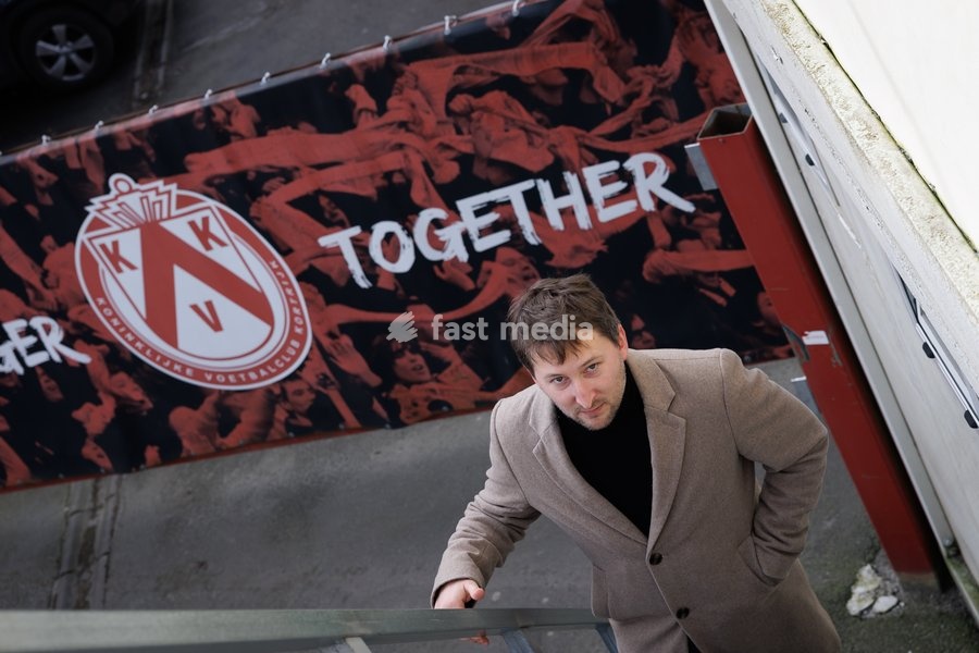 Kortrijk's CEO Sports Pieter Eecloo pictured during a press conference of Belgian first division soccer team KV Kortrijk to present its new coach, Friday 21 February 2025 in Kortrijk. Storck is new head coach of KV Kortrijk. Czuczi joins the technical staff as assistant coach