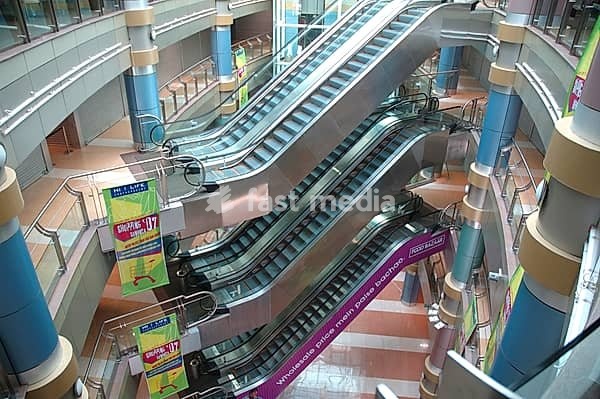 Escalators in mall, Bombay Mumbai, Maharashtra, India, Asia