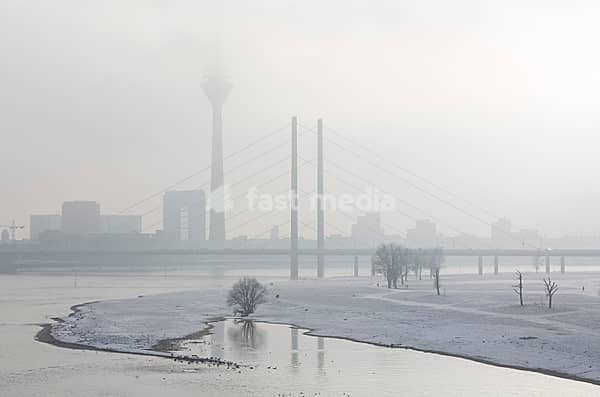Düsseldorf Oberkassel, Rhine meadows, Kniebrücke and Rhine Tower