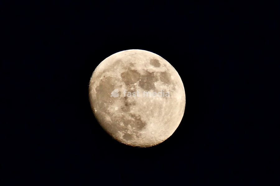 The waxing gibbous moon visible in the dusk sky at 92.8%. This intermediate Moon phase starts after the First Quarter Moon and lasts until the Full Moon